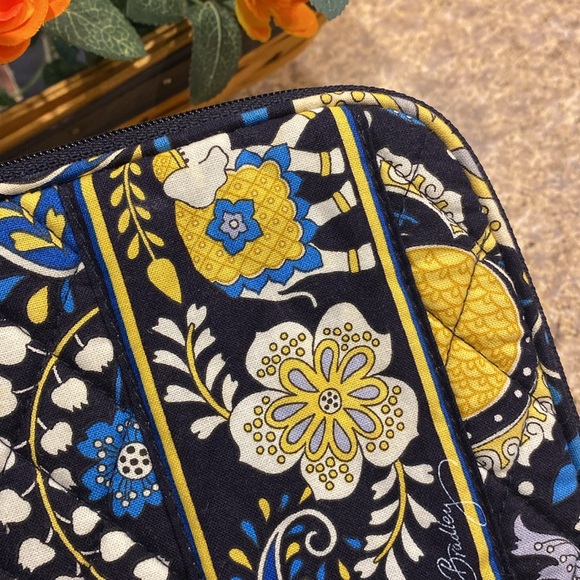 Vera Bradley Tablet Zip Quilted Case Ellie Blue Floral Elephant Pattern - Picture 17 of 17